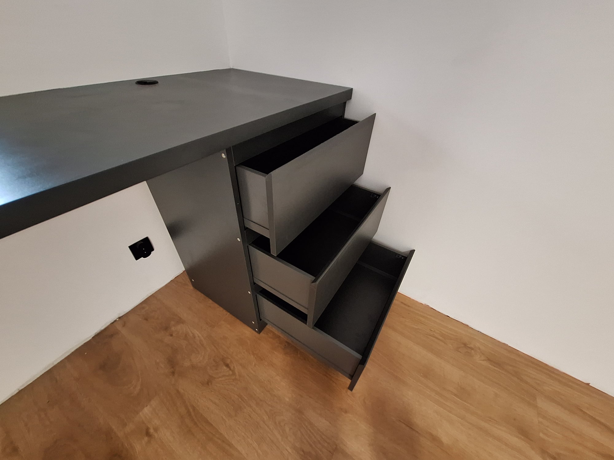 Trwałe i eleganckie biurko